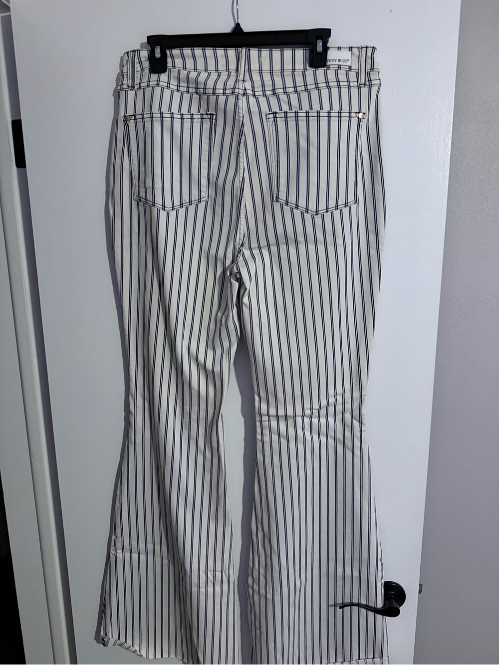 Judy Blue Striped White and Navy Super Flare Jeans 15/32 - Picture 2 of 3